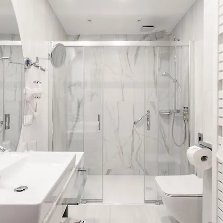 Astor Hotel 3*